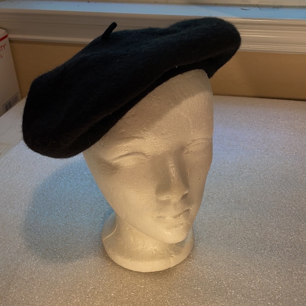 Black Beret 90% Wool 10% Nylon One size